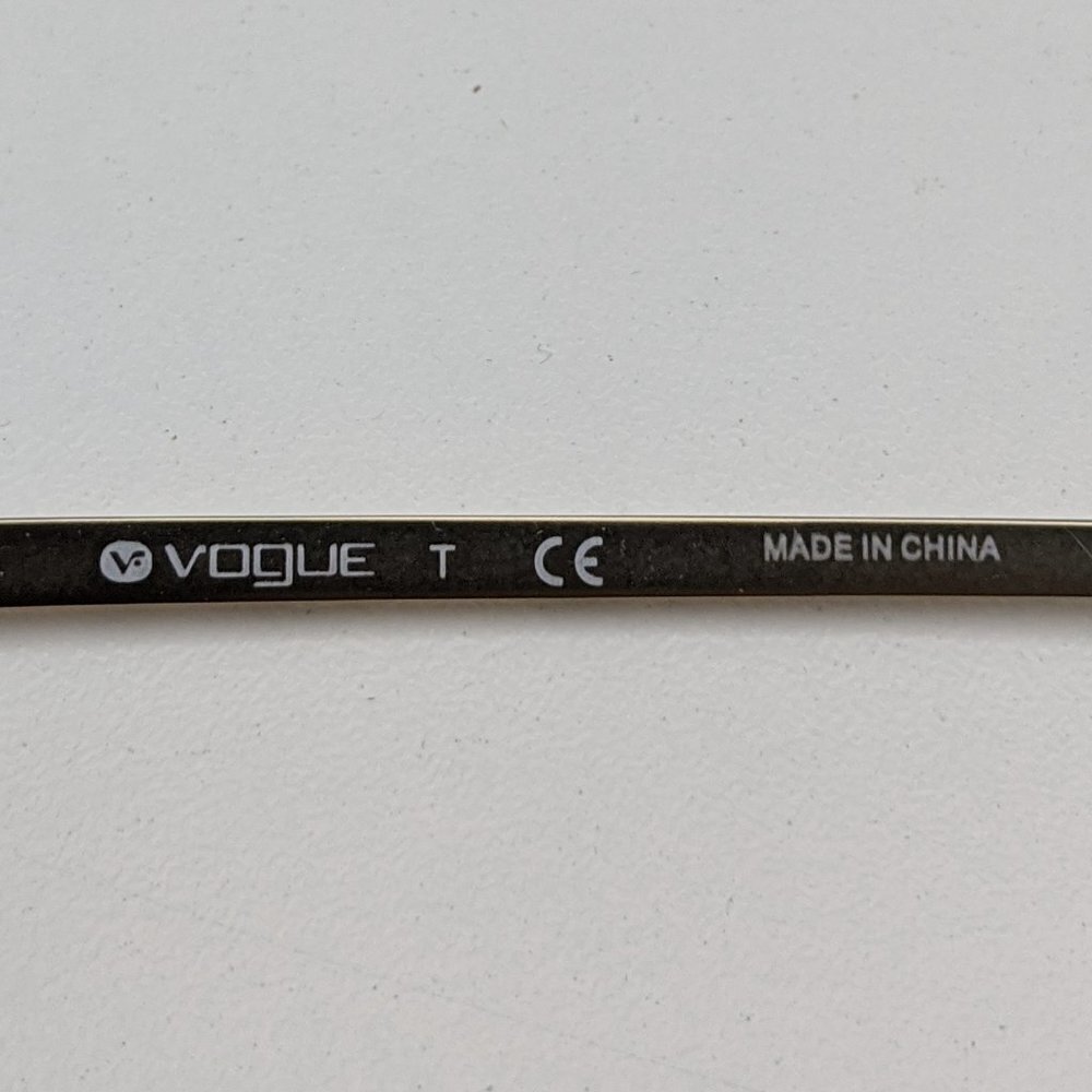 🕶️Vogue VO4022-S 50215A Sunglasses 55/17 135 /KAI138🕶️ - Picture 4 of 7
